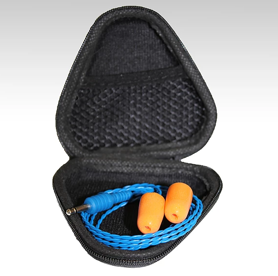 Earplugs kit for track racing closed helmets